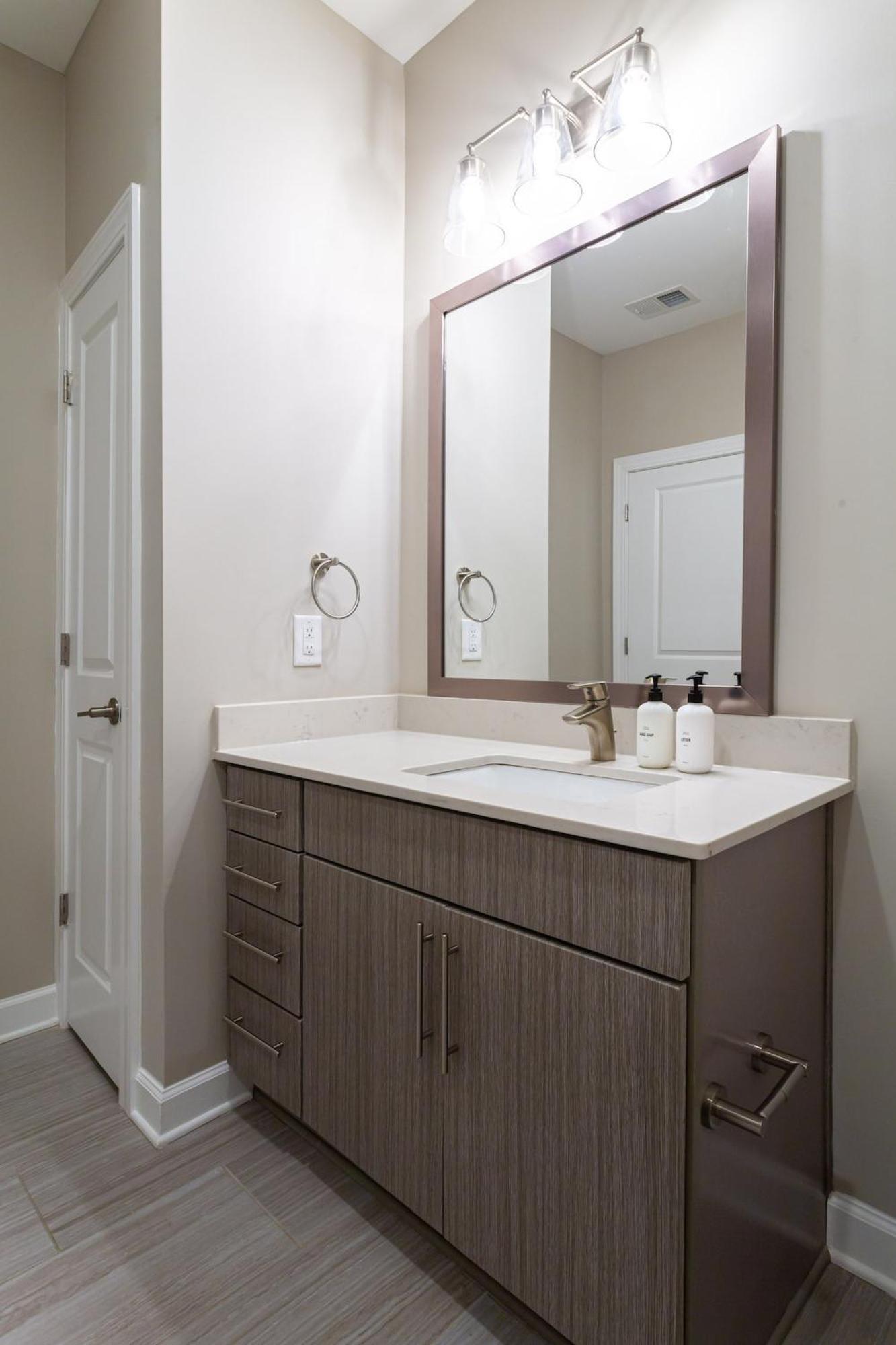 Kasa Freemorewest Charlotte Phòng bức ảnh